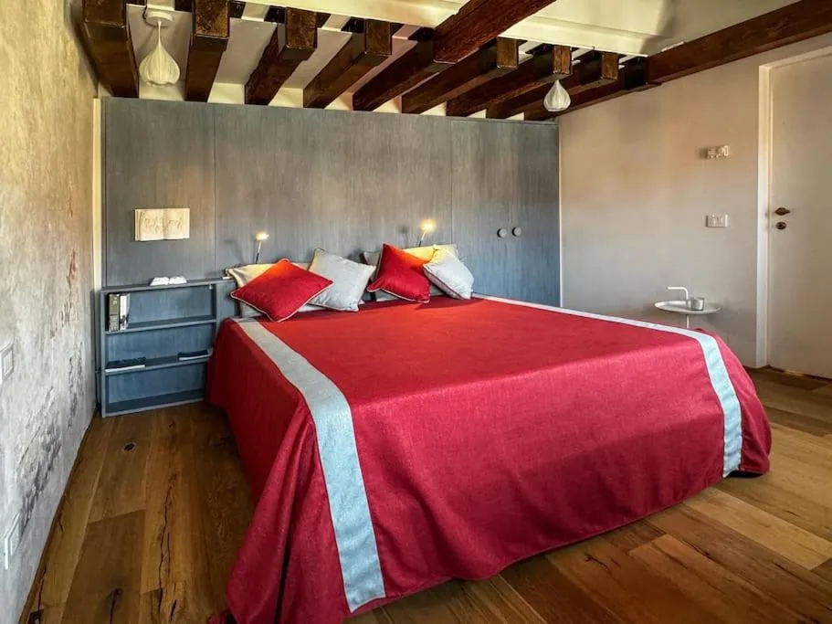 Image 1 of SEDO3032A • [Venezia Central] • Luxury House •