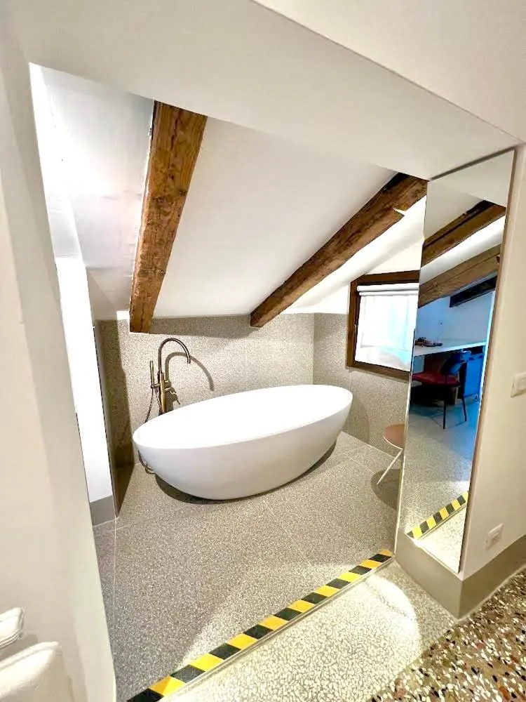 Image 3 of TRA SAN MARCO E RIALTO