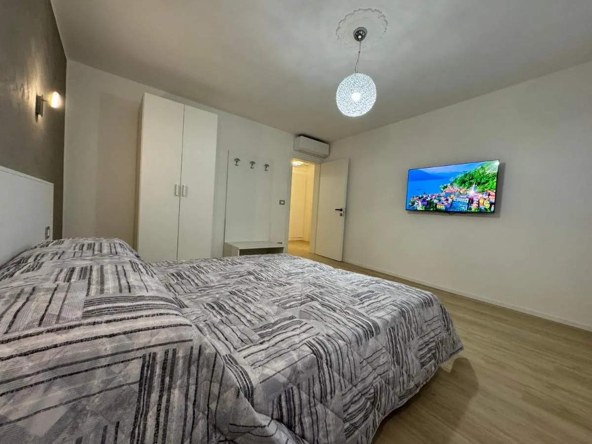 Image 5 of TheGlassHouse