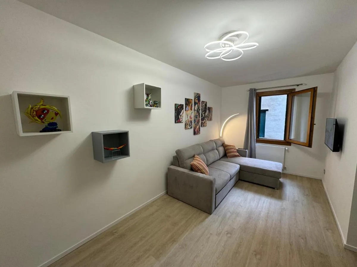 Image 4 of TheGlassHouse