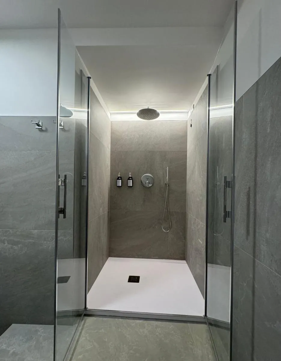 Image 3 of TheGlassHouse