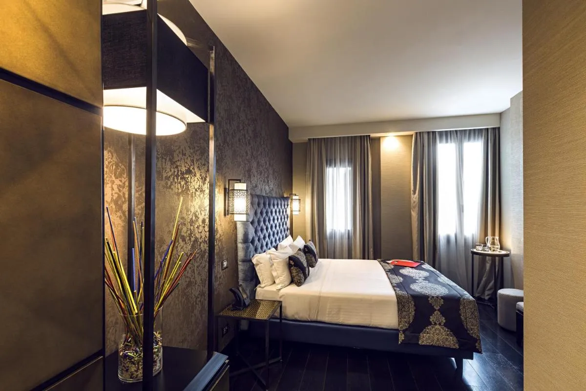 Image 6 of The Venice Times