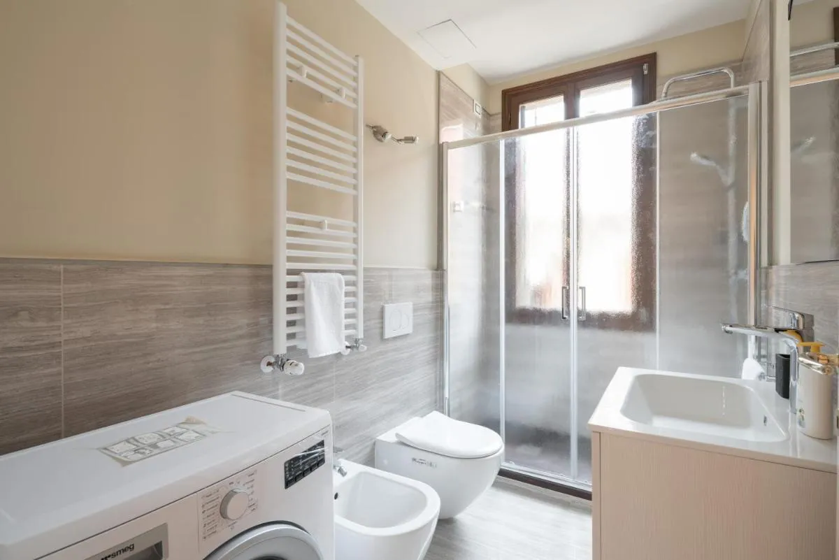 Image 2 of Ve.N.I.Ce Cera Remer Suite