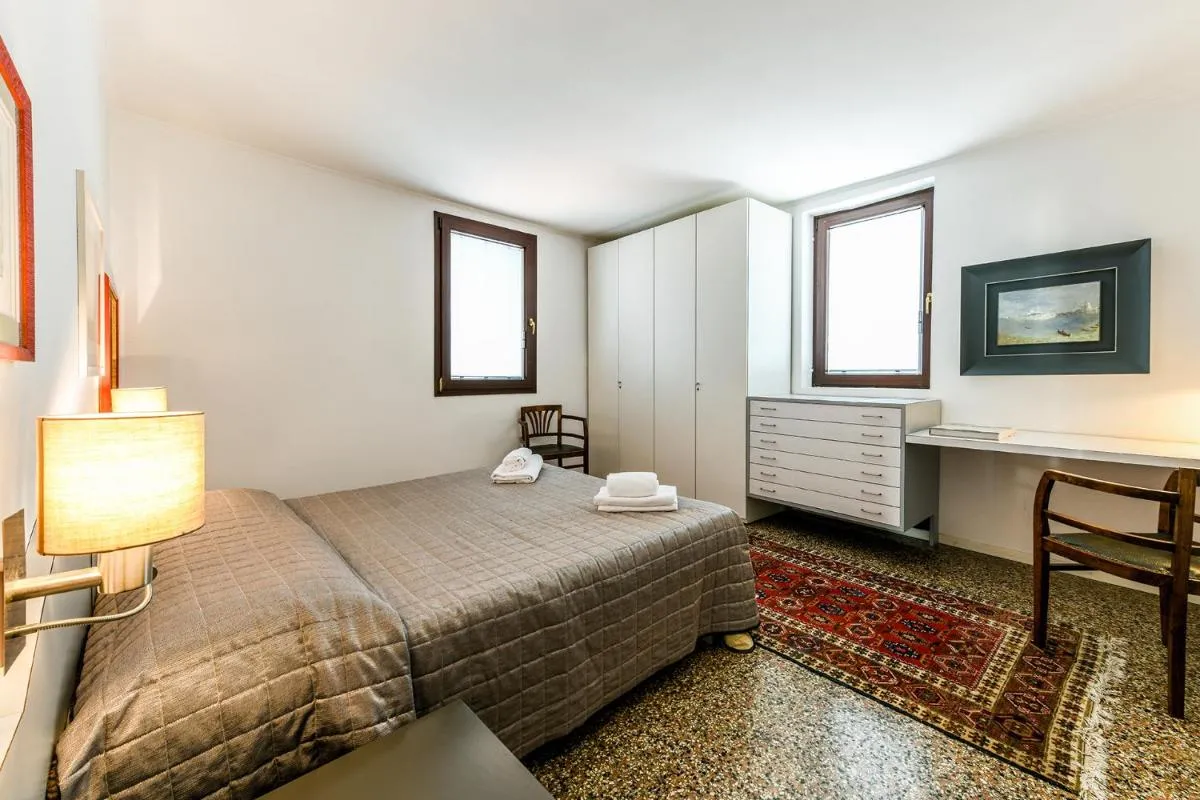 Image 6 of Venice Glass apartment