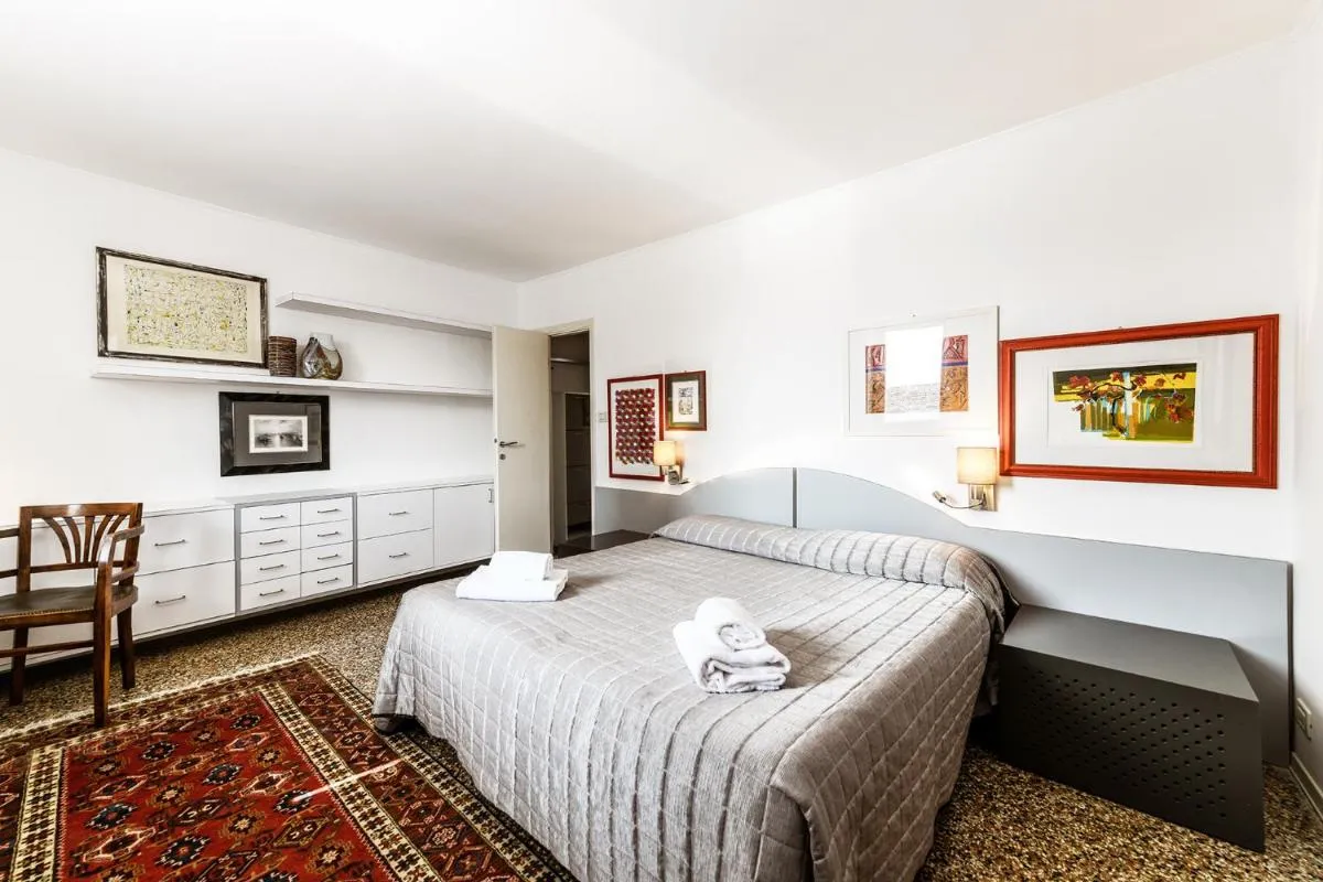 Image 1 of Venice Glass apartment