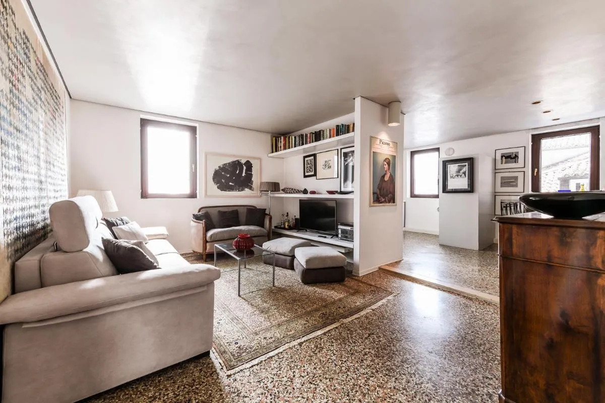 Image 2 of Venice Glass apartment