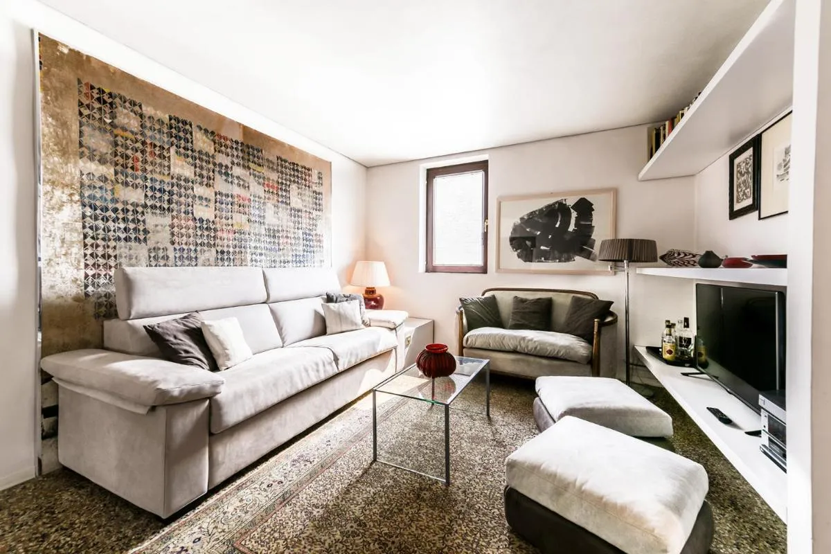 Image 4 of Venice Glass apartment