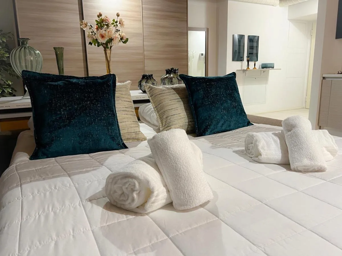 Image 1 of Venice Lucky House