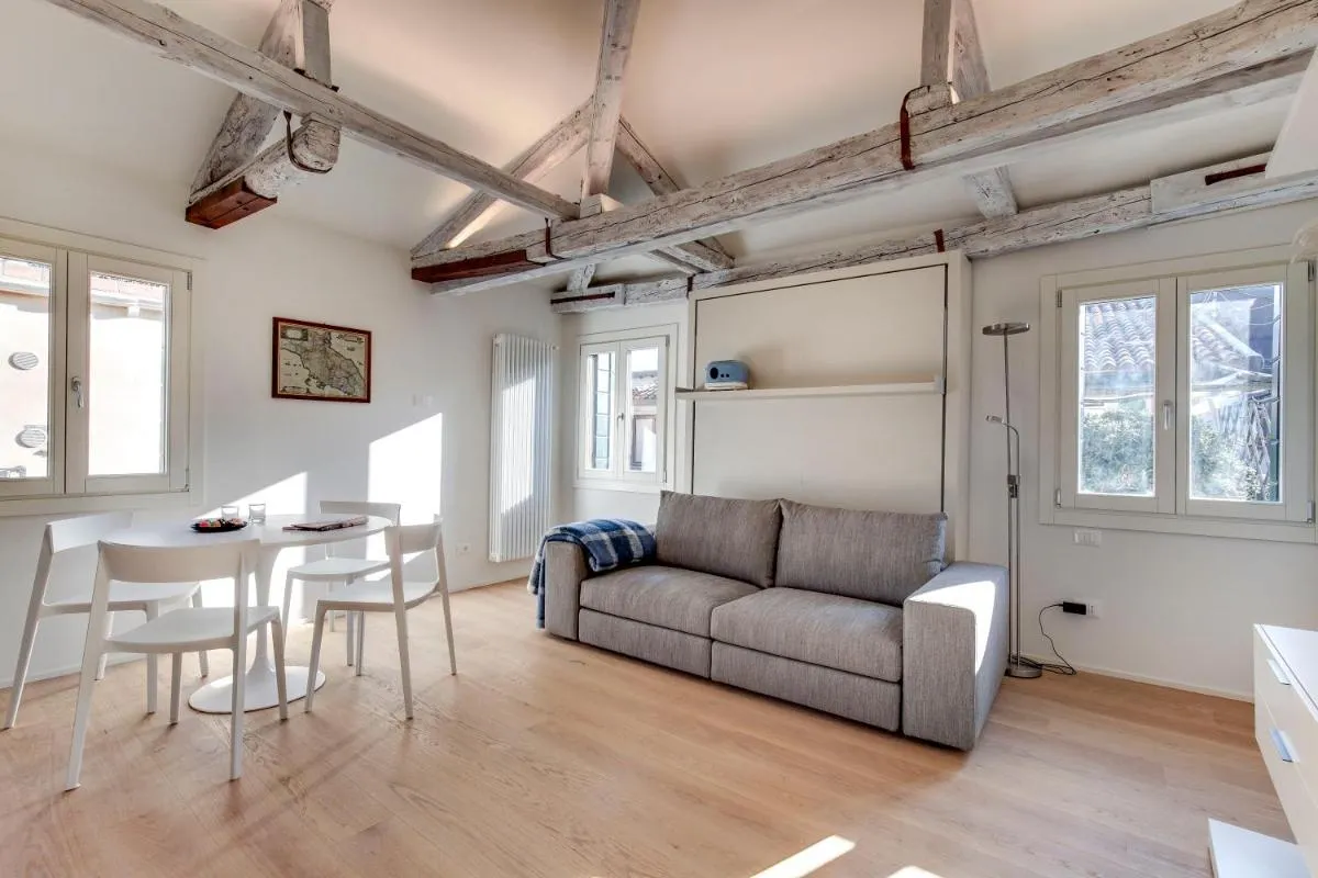 Image 3 of Venice Skyline View Studio Apartment M0270428215