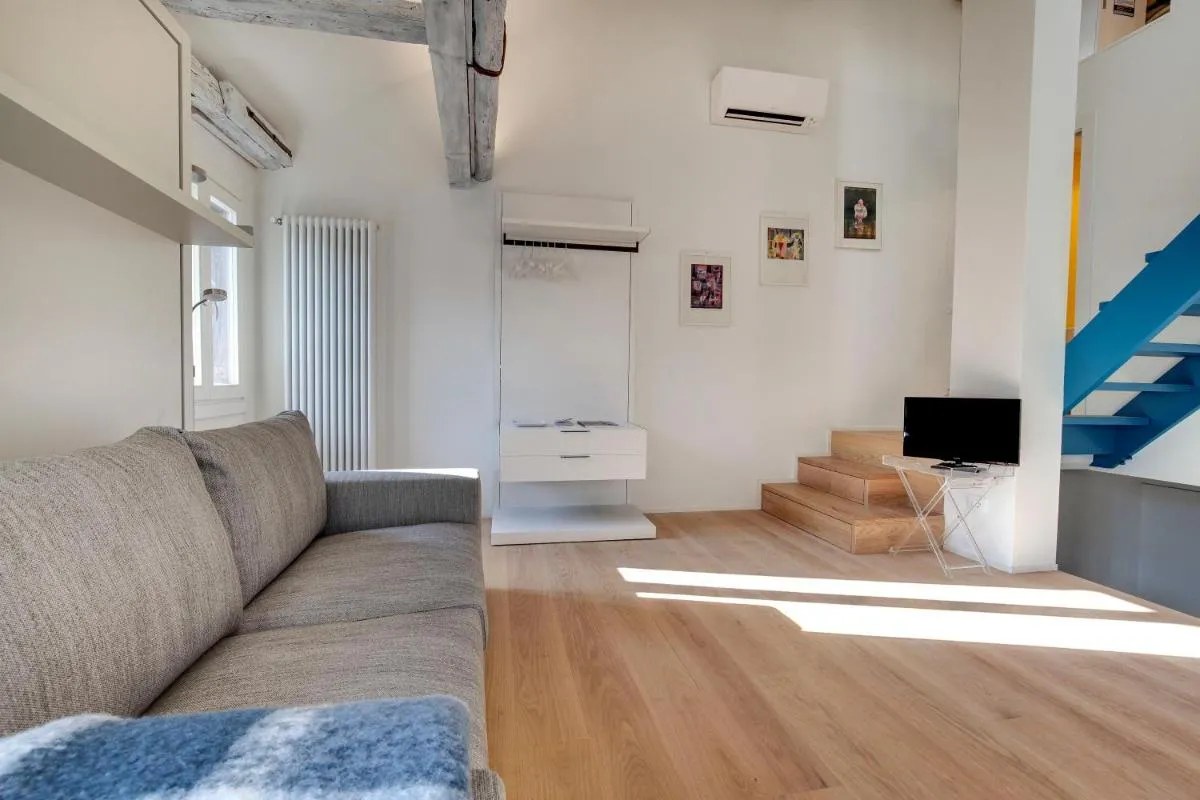 Image 2 of Venice Skyline View Studio Apartment M0270428215