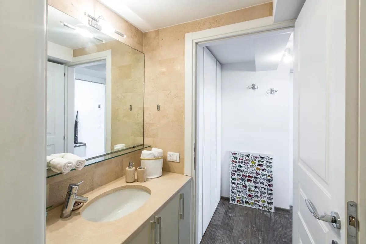 Image 6 of Zattere Design Loft R&R