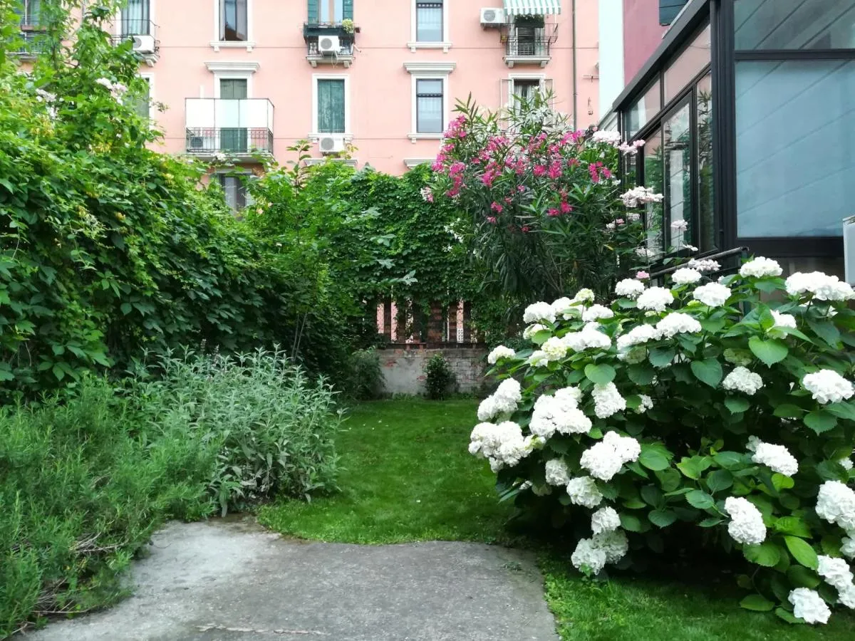 Image 4 of Accogliente appartamento a Dorsoduro con GIARDINO!