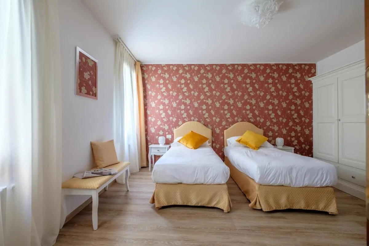 Image 1 of Ai Turchesi