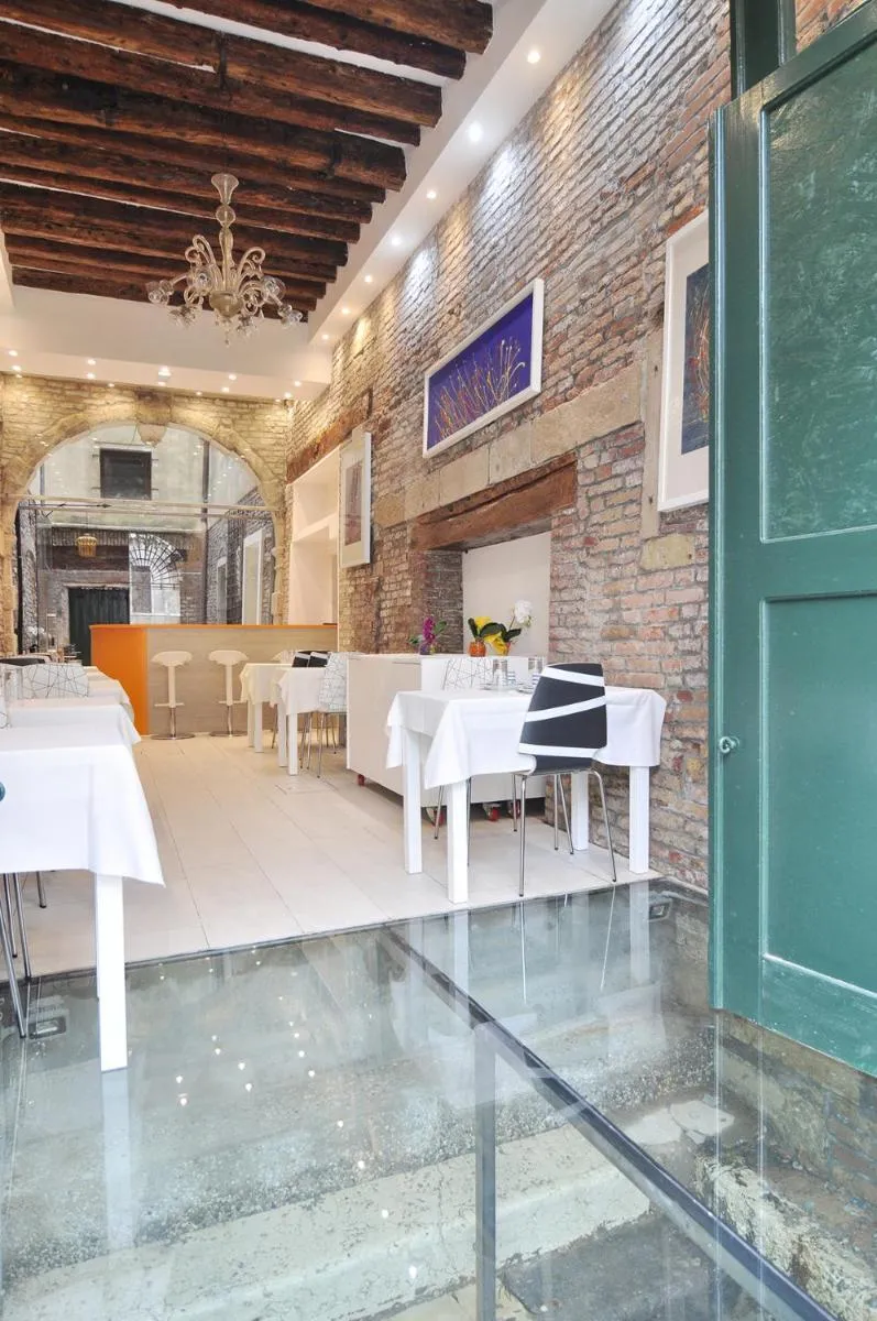 Image 5 of Al Mascaron Ridente