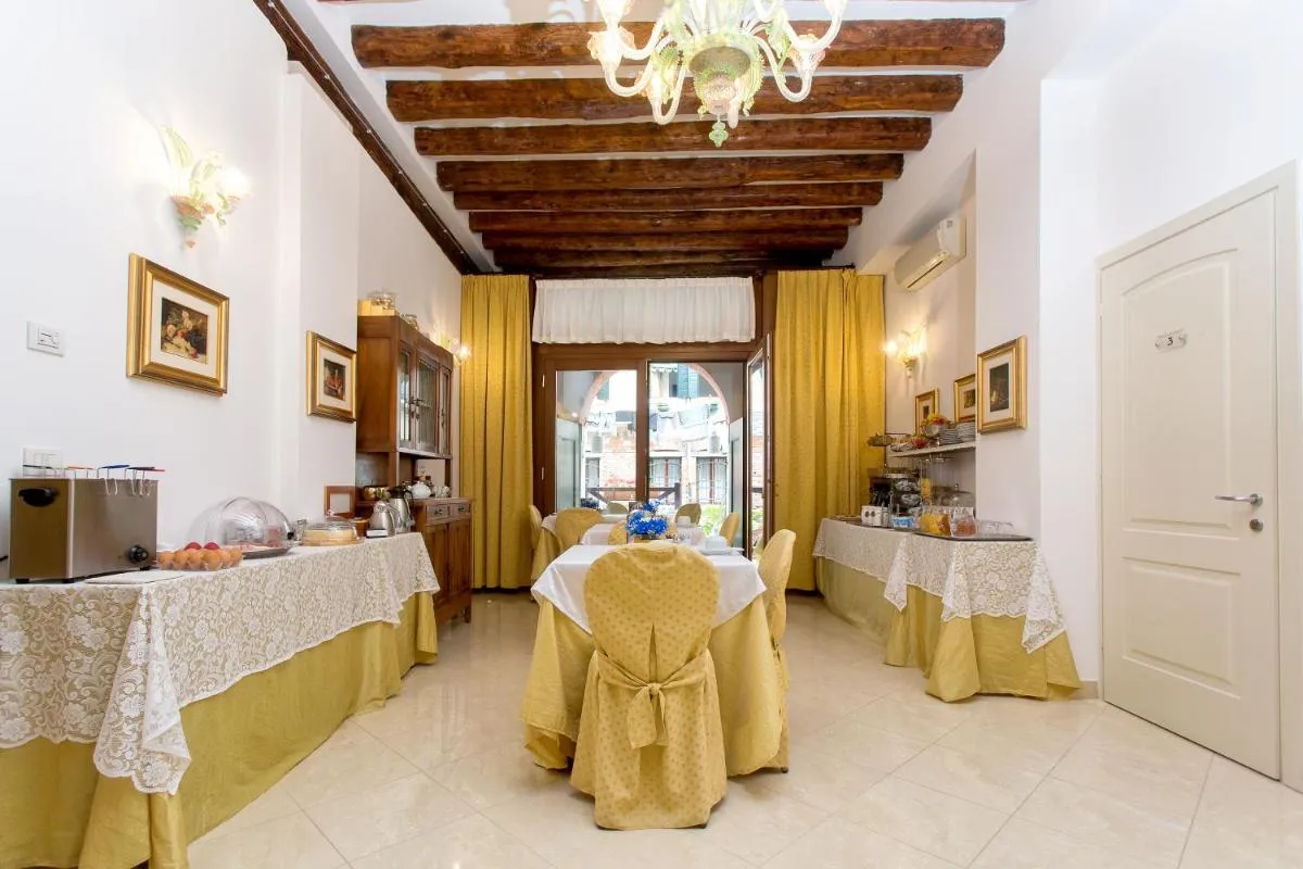 Image 2 of Alla Vite Dorata