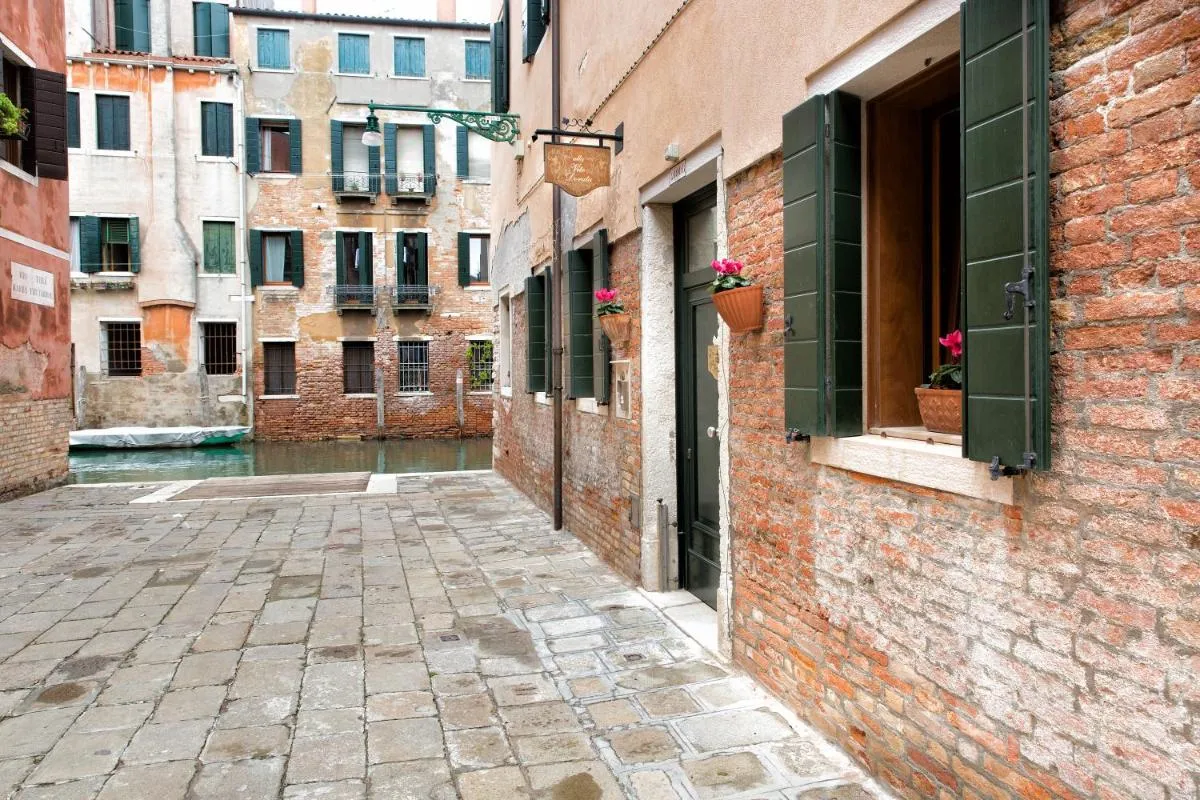 Image 5 of Alla Vite Dorata