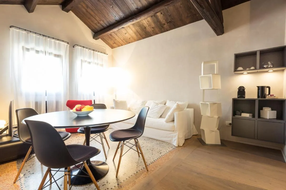 Image 2 of Amazing Modern Design Home, Campo dei Mori. WIFI