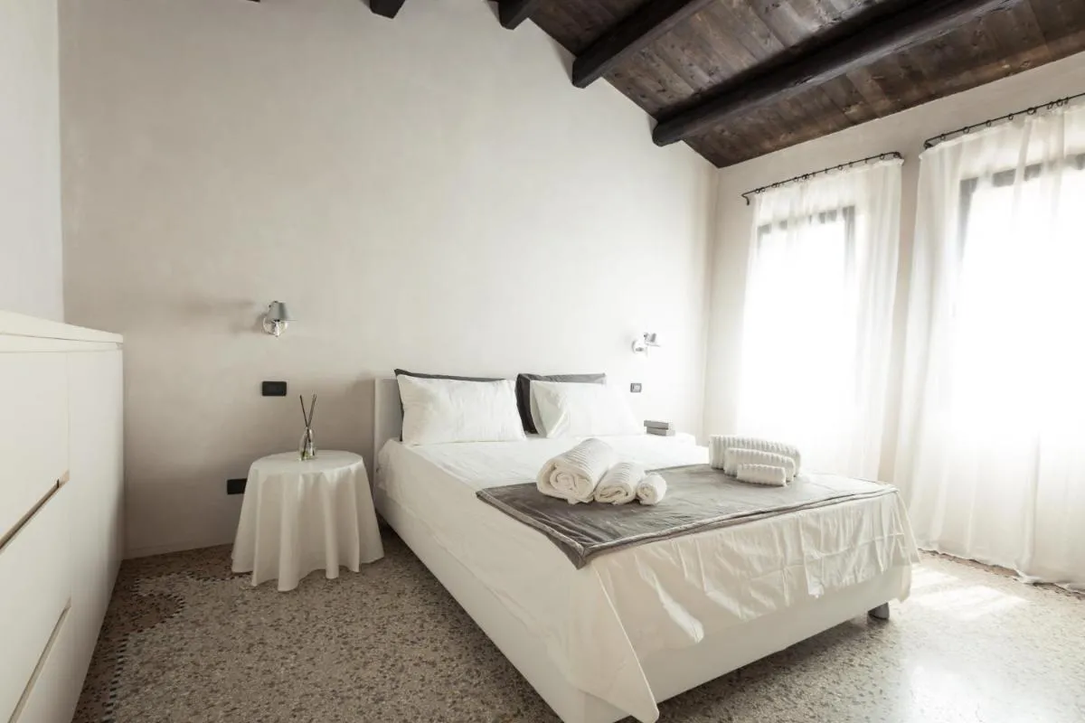 Image 1 of Amazing Modern Design Home, Campo dei Mori. WIFI