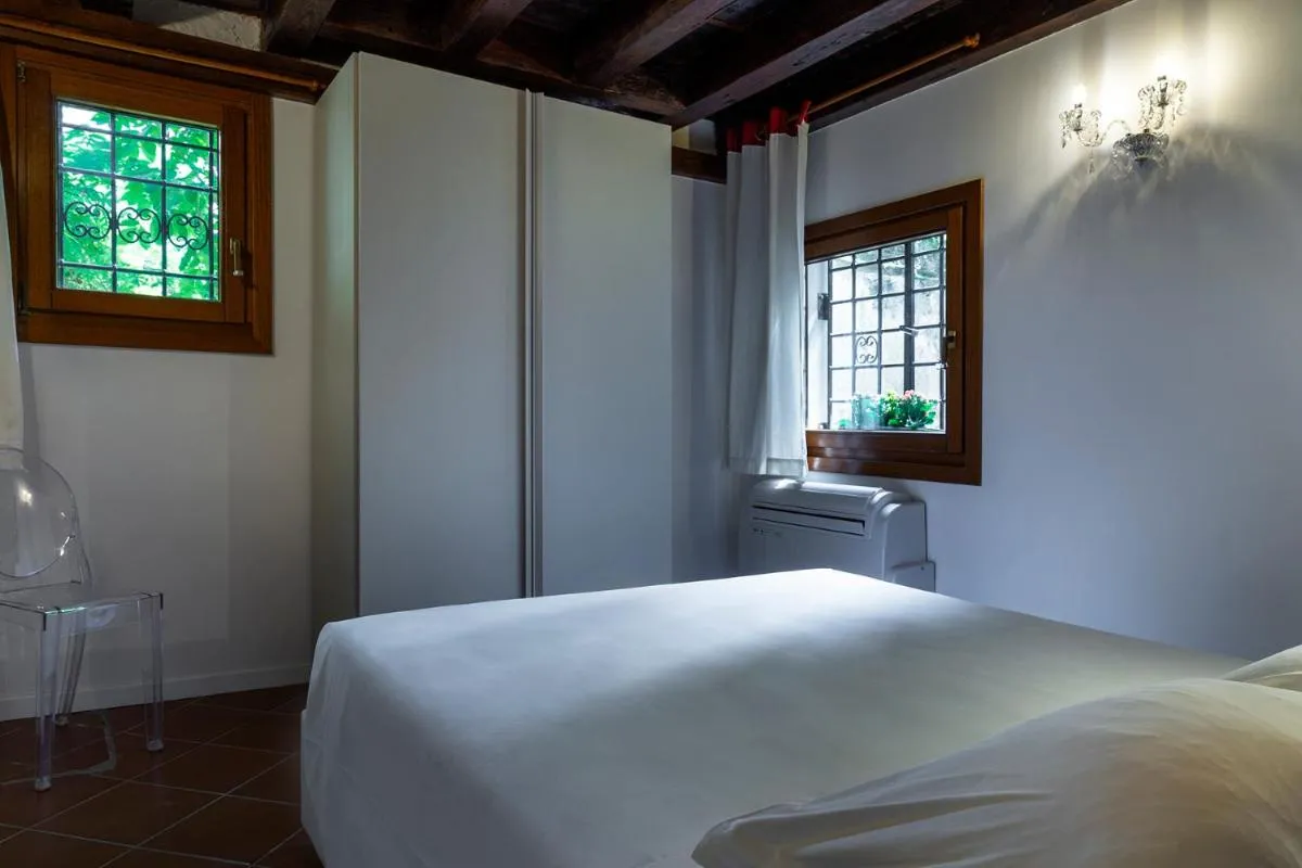 Image 6 of Antico Caminetto alla Biennale