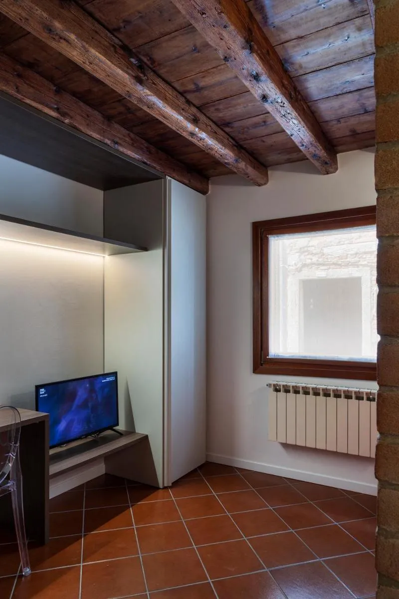 Image 4 of Antico Caminetto alla Biennale