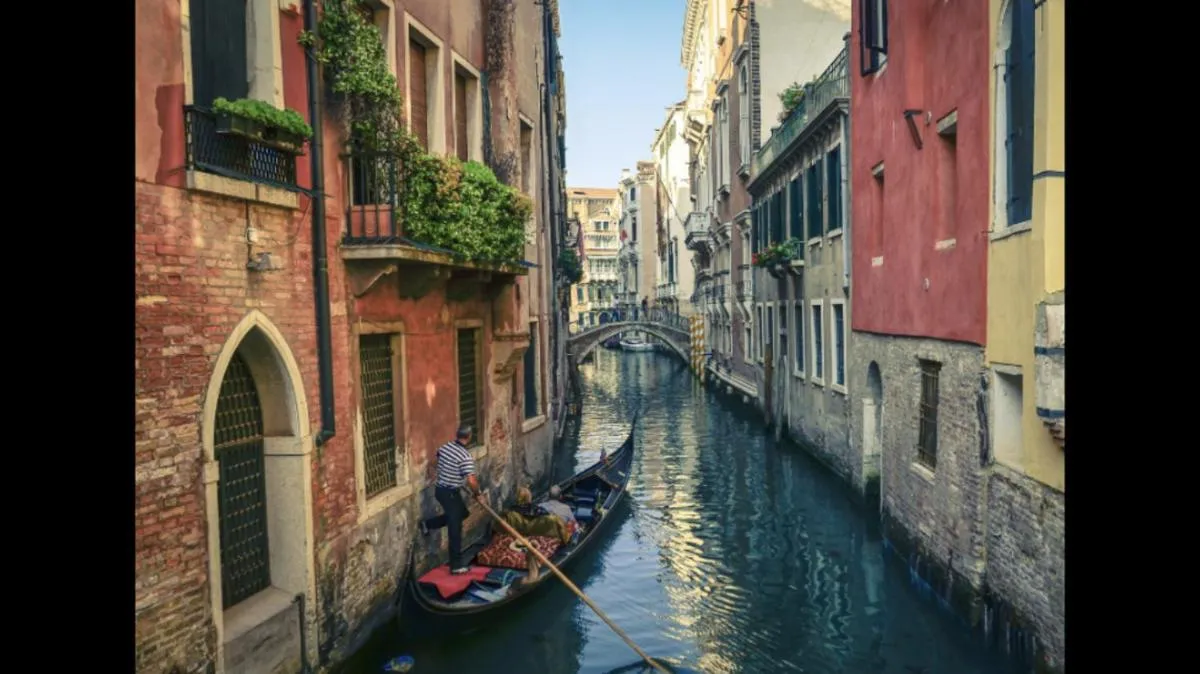 Image 3 of B&B Al Teatro with canal view
