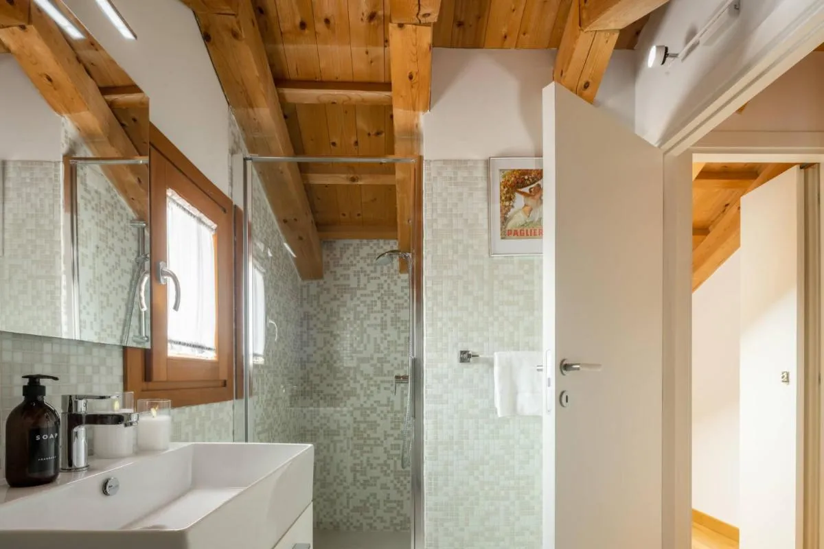 Image 2 of Biennale Palace R&R