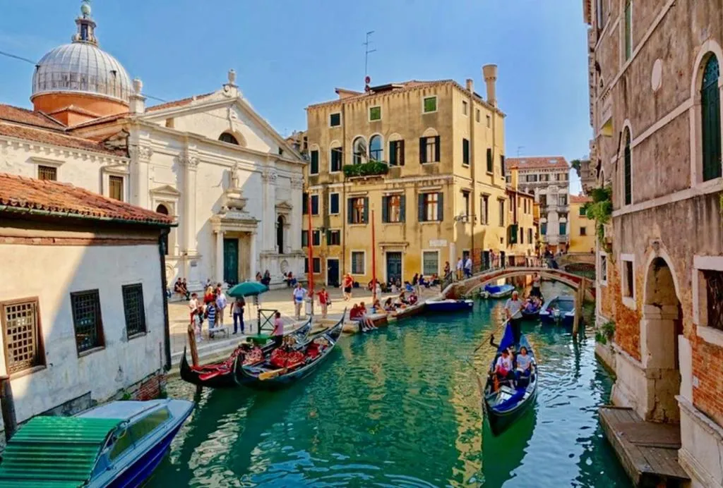 Image of CA CICOGNA air conditioning and fast WiFi, central location apartment