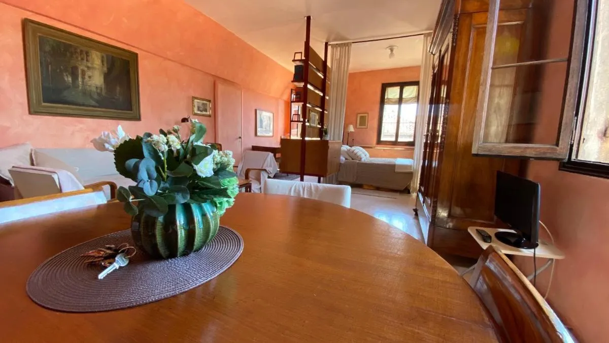 Image 6 of CA’ ROMANTICA – BIG APPARTMENT at ACCADEMIA