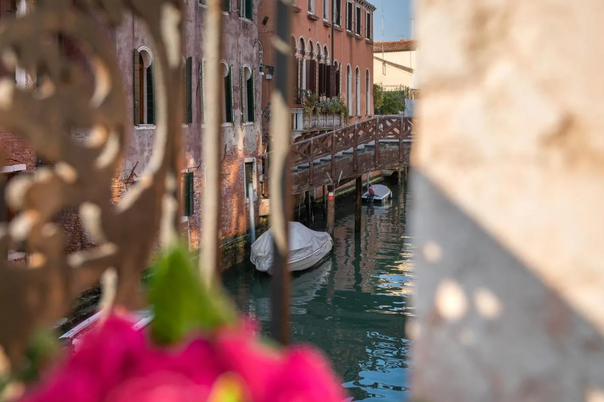 Image 5 of COLOMBINA HOME Venice with canal view