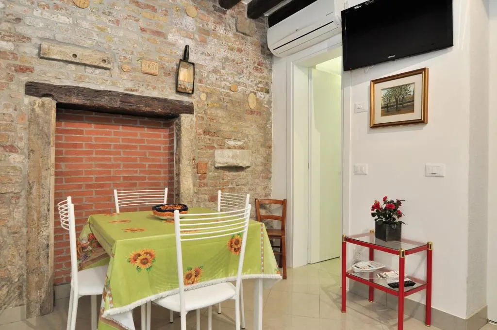 Image of COZY APARTMENT NEAR RIALTO BRIDGE/ ST.MARK SQUARE