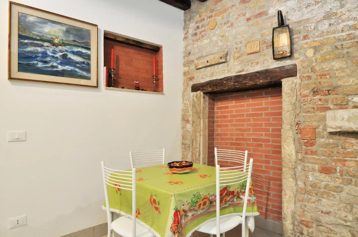 Image 2 of COZY APARTMENT NEAR RIALTO BRIDGE/ ST.MARK SQUARE