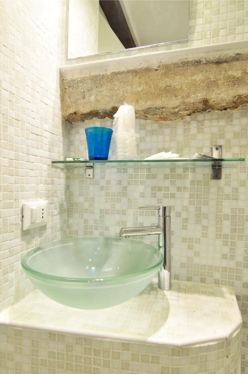 Image 6 of COZY APARTMENT NEAR RIALTO BRIDGE/ ST.MARK SQUARE