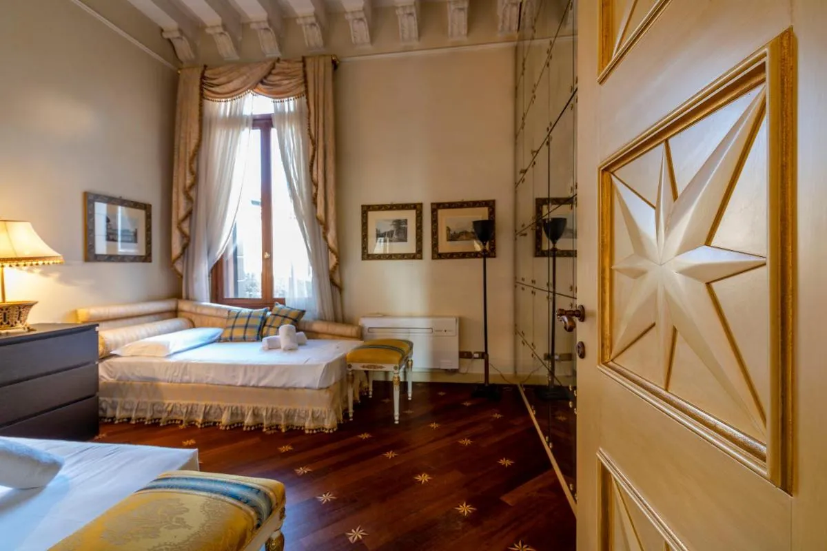 Image 1 of Ca’ De Le Colonne – Luxury Grand Canal View