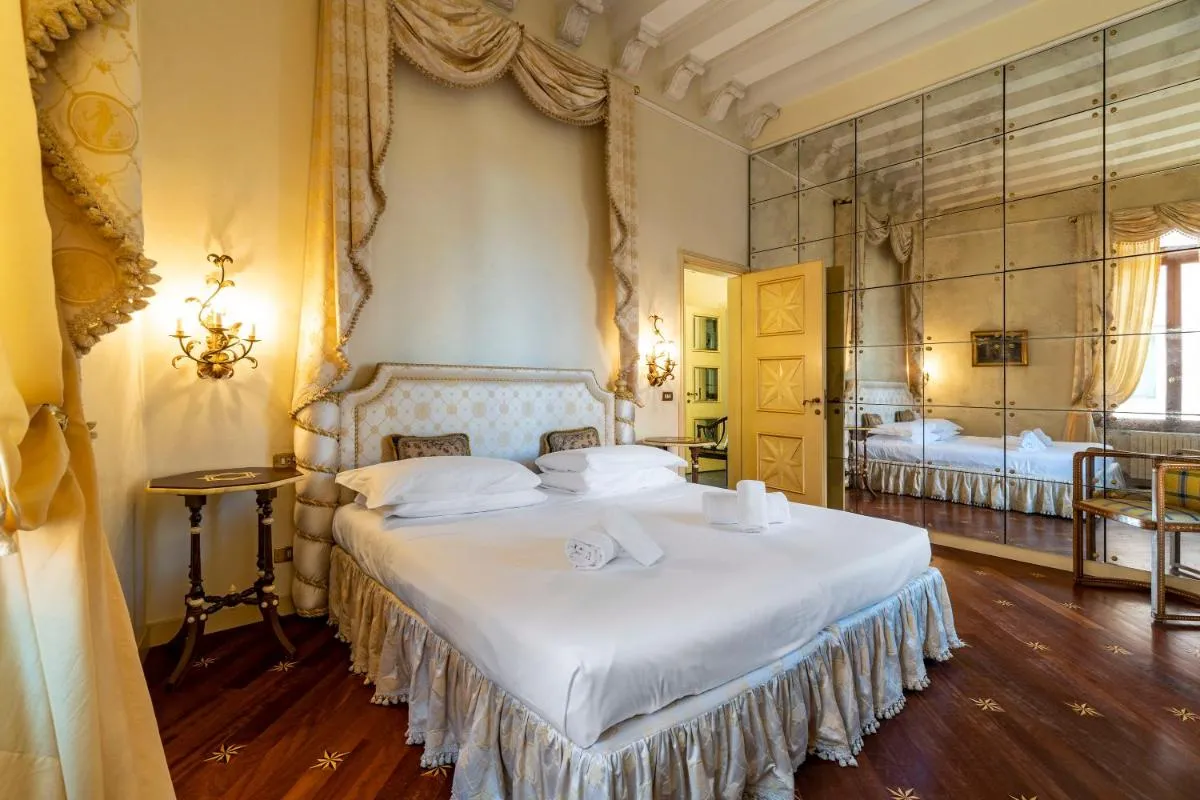 Image 6 of Ca’ De Le Colonne – Luxury Grand Canal View