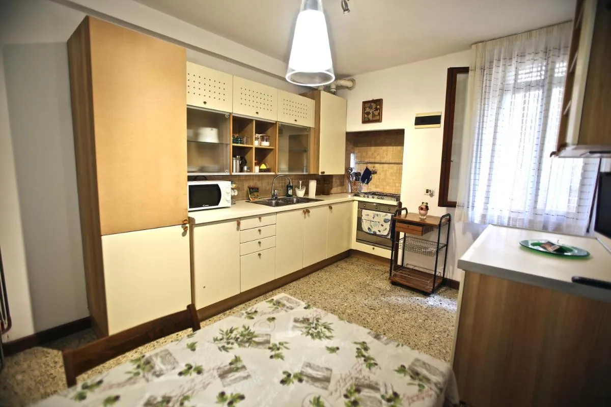 Image 2 of Ca Donzela