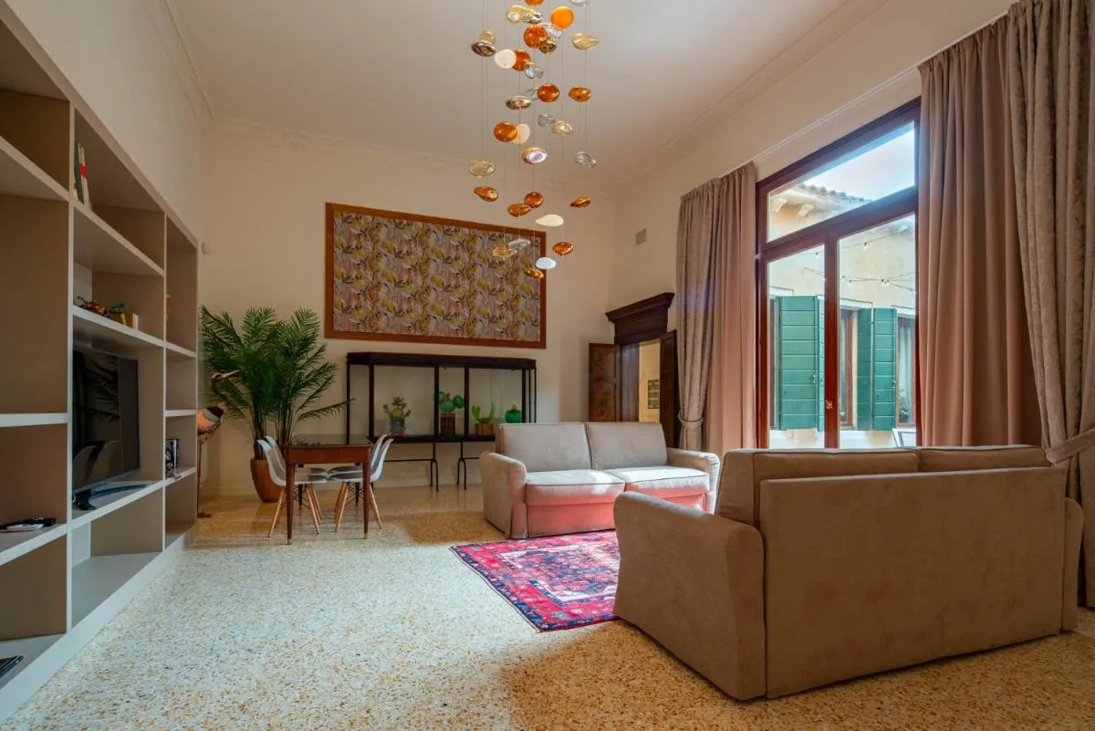 Image 4 of Ca’ Longo Palace Damasco