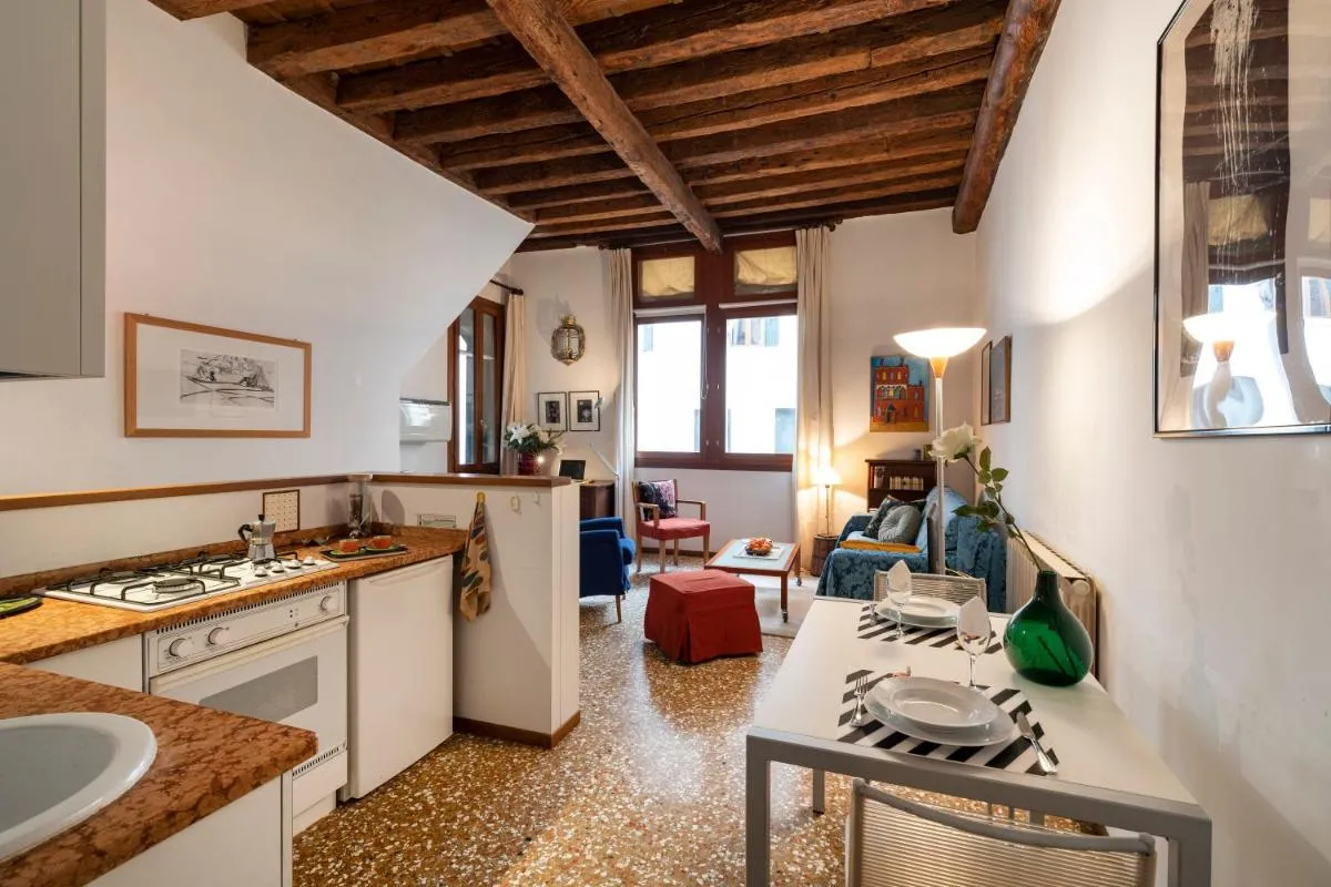 Image 2 of Cà Paola Cozy Venice Apartment