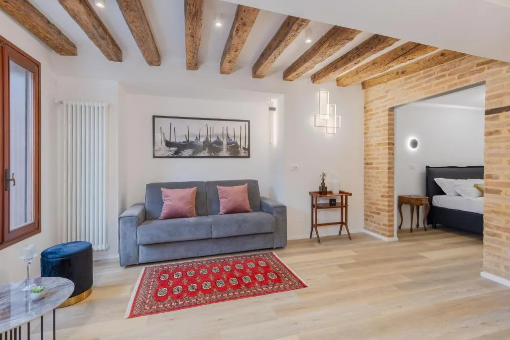 Image of Ca’ San Giacomo canal view