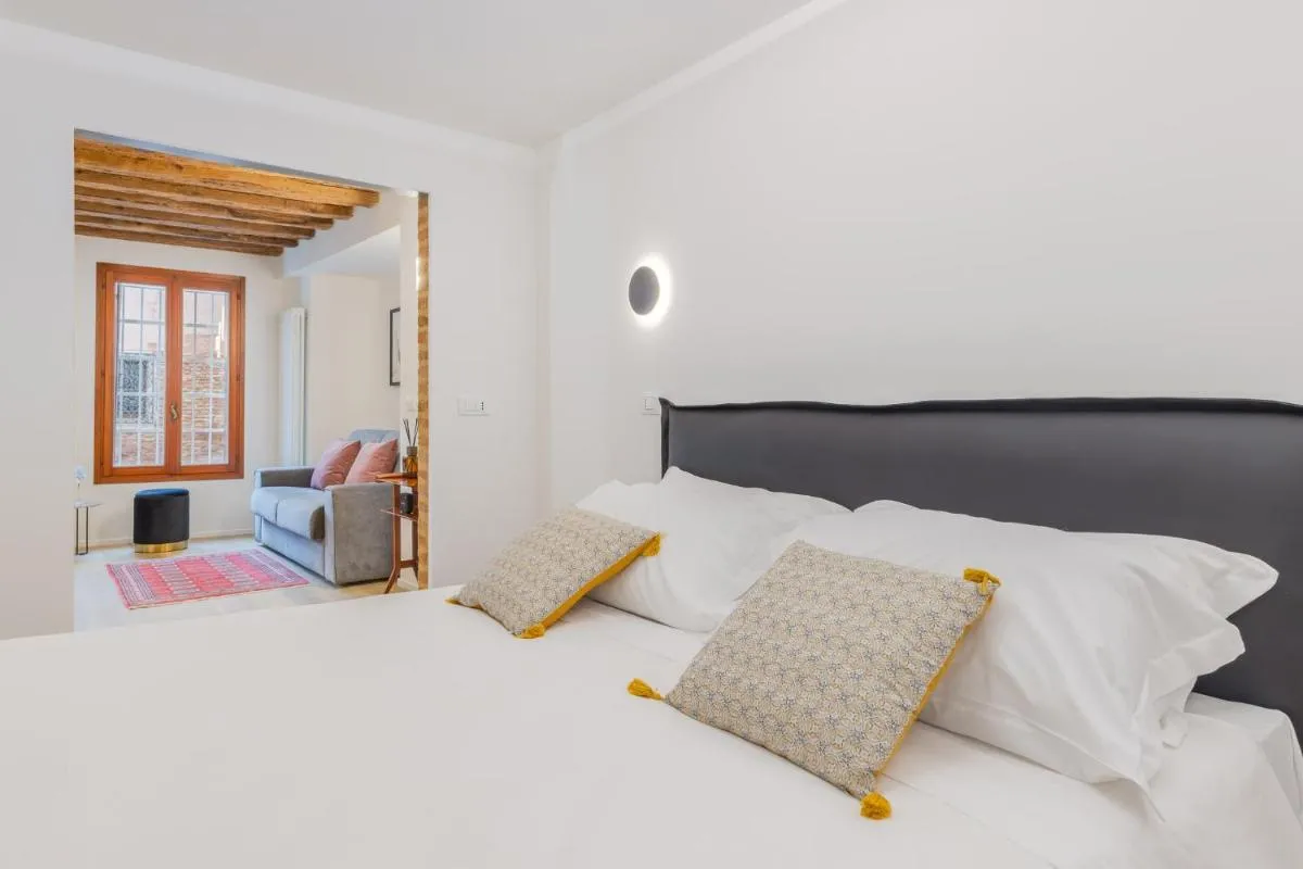 Image 6 of Ca’ San Giacomo canal view