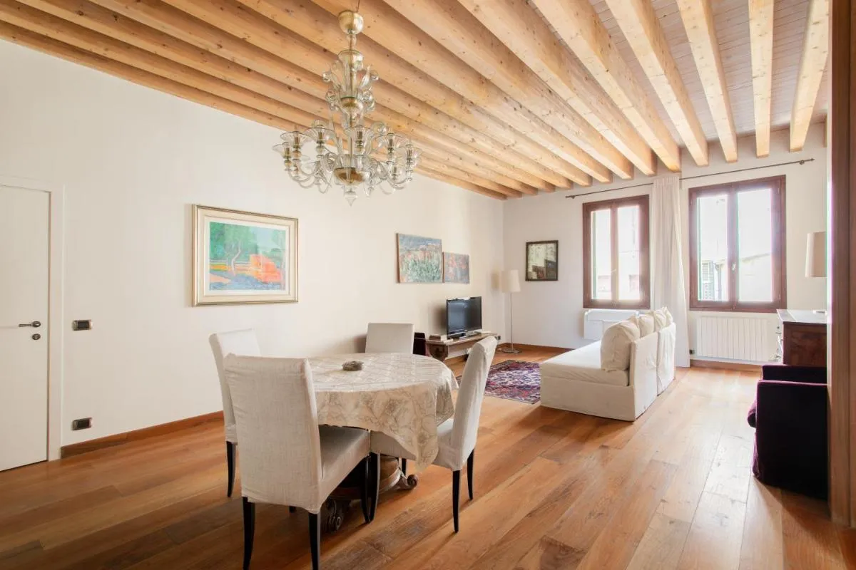 Image 1 of Calle Teatro Vecchio – Venezia