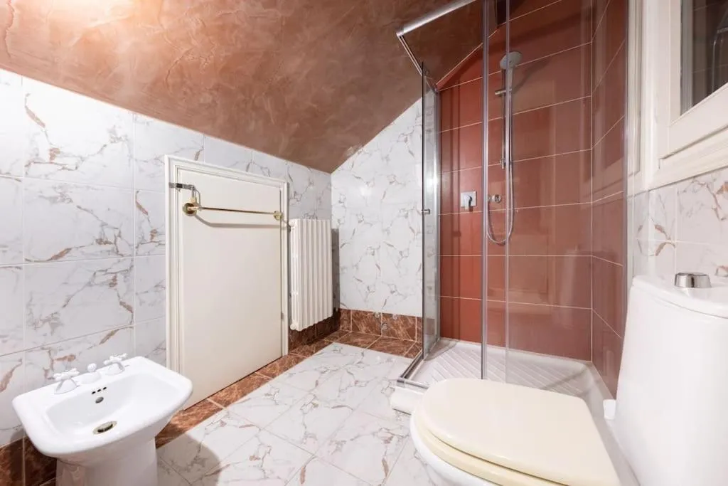 Image 4 of Canal View Luxury Heritage Retreat 2 Bedroom