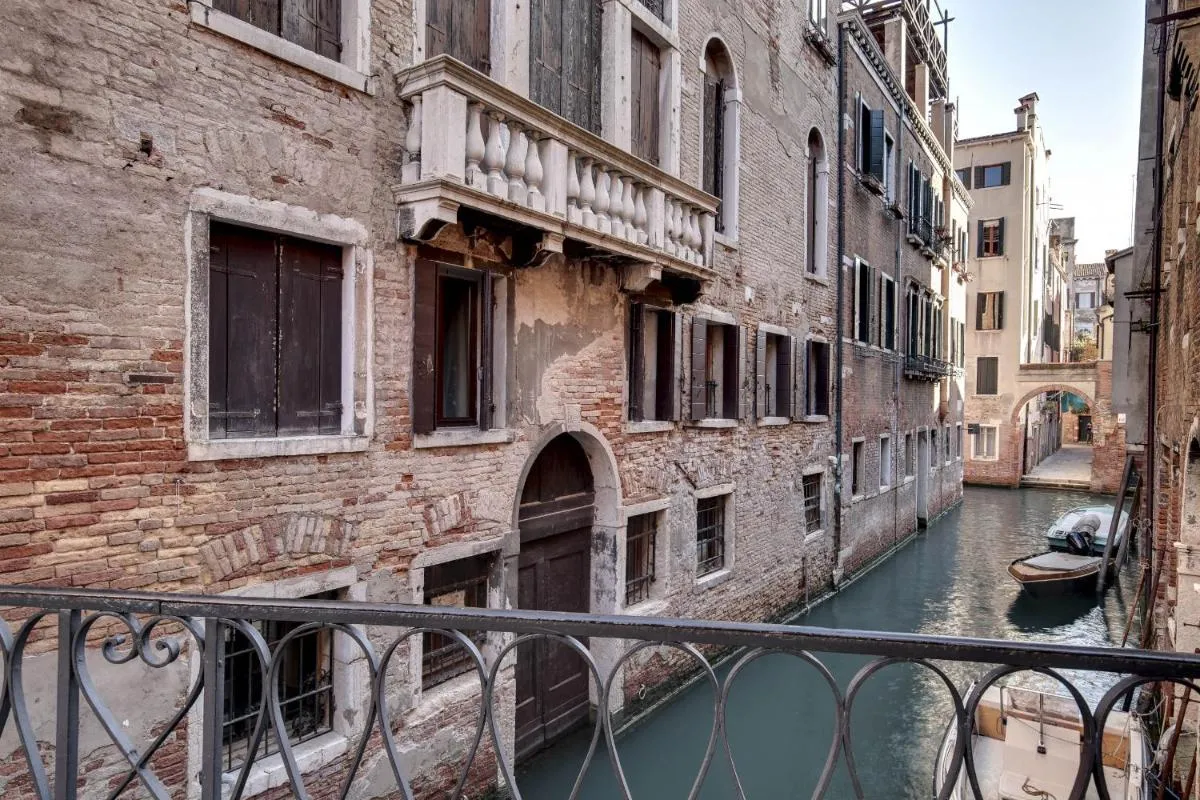 Image 5 of Canal View Suite in Rialto by Wonderful Italy