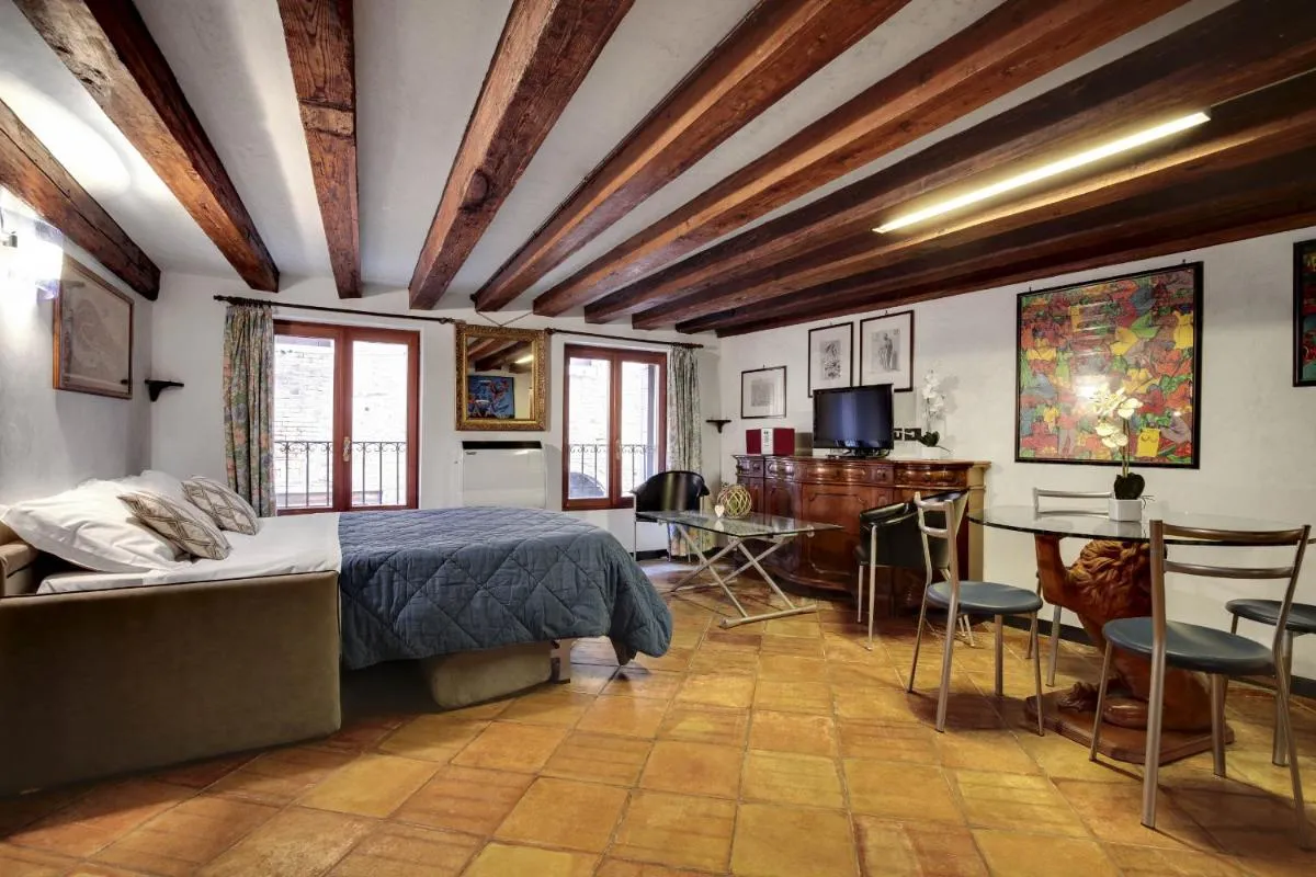 Image 6 of Canal View Suite in Rialto by Wonderful Italy