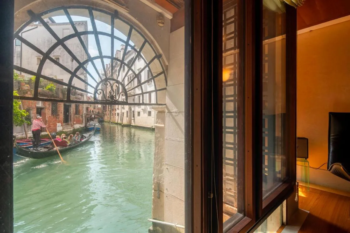 Image 6 of Casa Flavia ai Morosini – Luxury apartment with Canal View