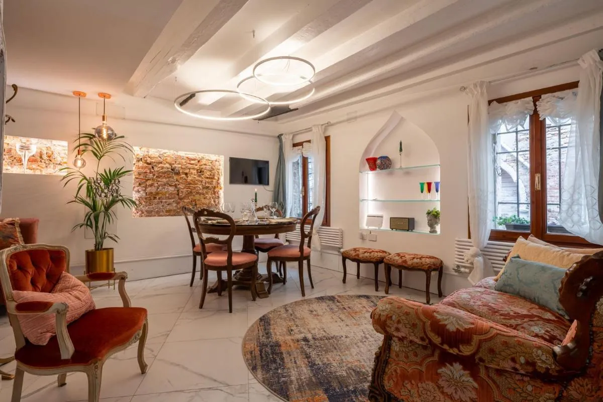 Image 3 of Casa al Ponte Scudi – 4 Windows on the Canal