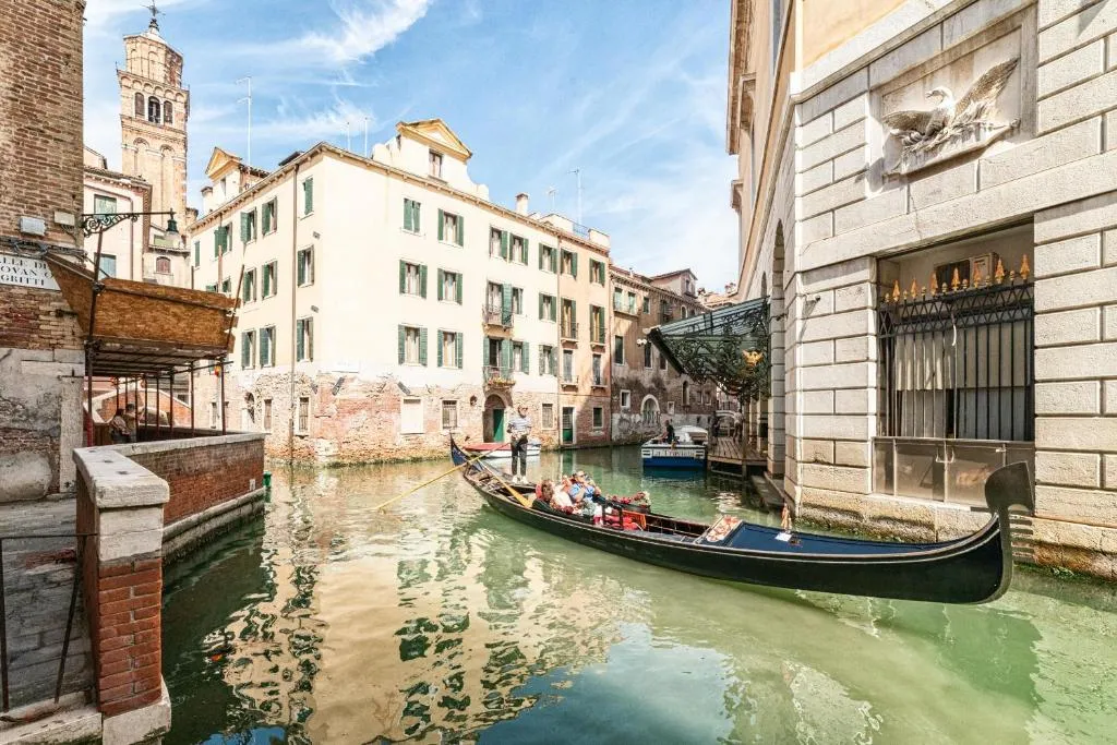 Image of Casanova Fenice – Canal View