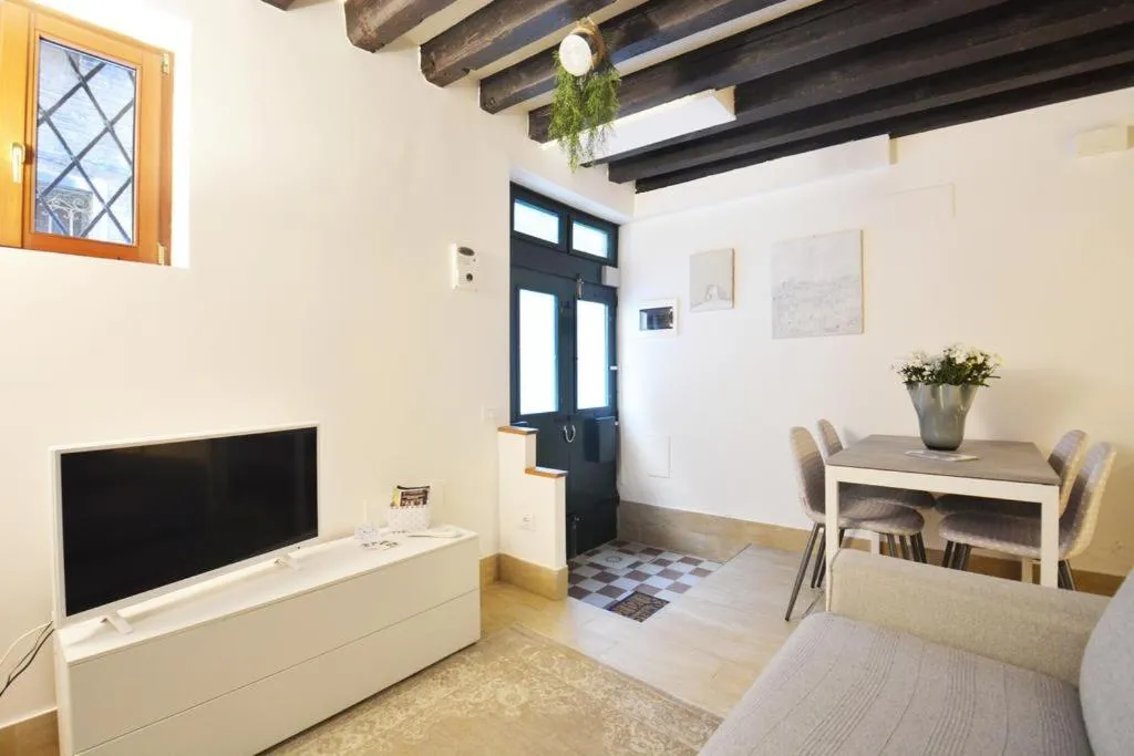 Image 4 of Casanova Flat