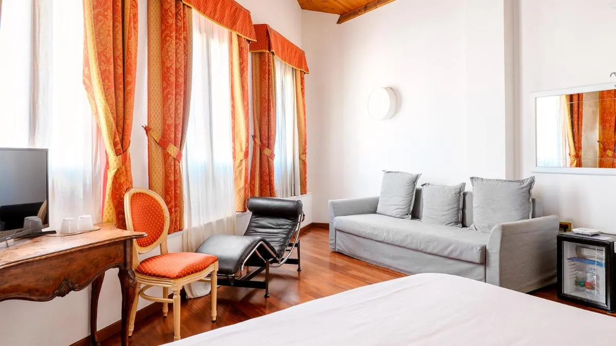 Image 4 of Casanova Fourrooms