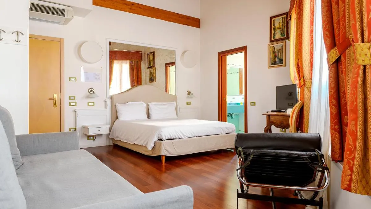 Image 1 of Casanova Fourrooms