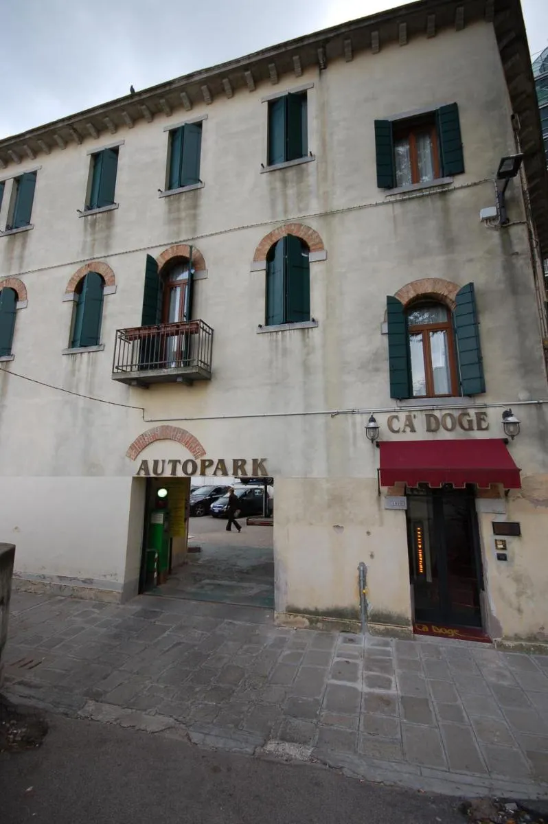 Image 5 of Casanova Fourrooms